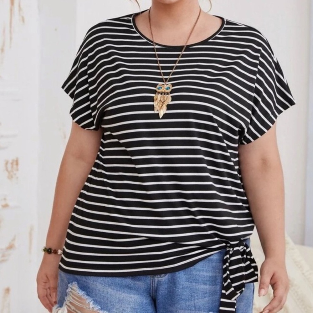 Black and White Striped Women's Top with side tie 5X